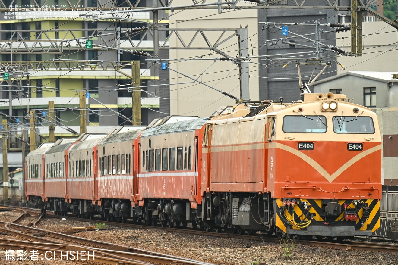 【台鉄】自動ドア莒光号客車5両が七堵から彰化へ廃車回送の拡大写真