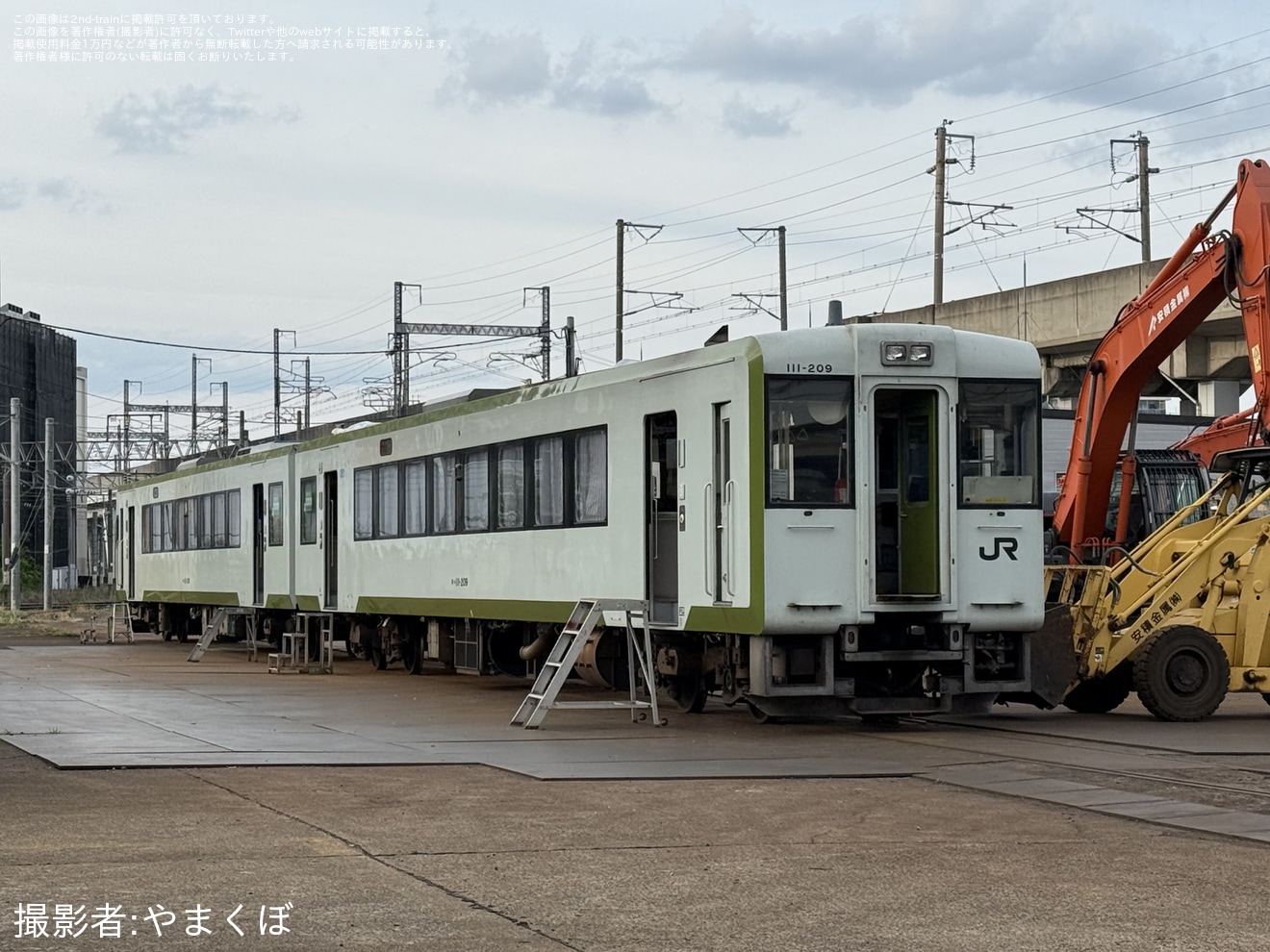 【JR東】八高線で使用されていたキハ111-209＋キハ112-209の解体が開始の拡大写真