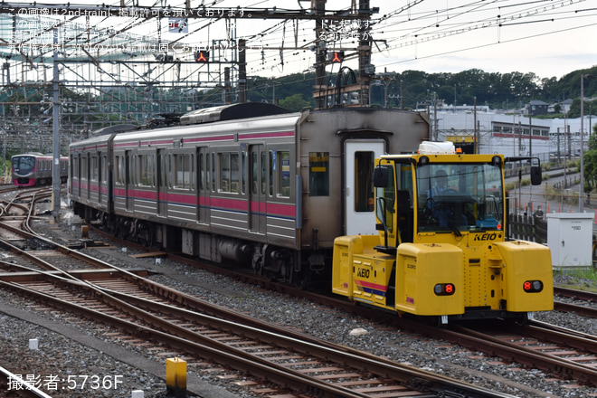 【京王】運用離脱している8000系8711Fの構内入換が目撃(1・2号車)を若葉台駅で撮影した写真