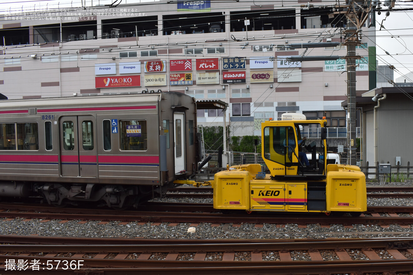 【京王】運用離脱している8000系8711Fの構内入換が目撃(1・2号車)の拡大写真