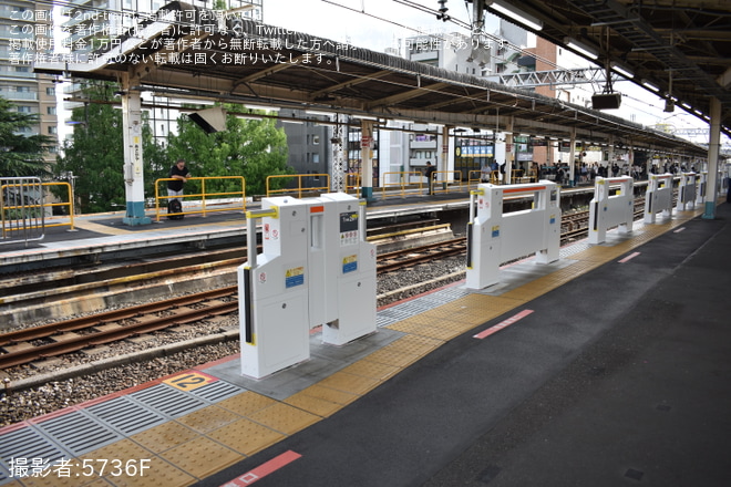 【JR東】中央快速線 阿佐ヶ谷駅にホームドアが設置を阿佐ヶ谷駅で撮影した写真