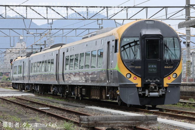 【JR四】8600系E3編成が多度津工場を出場を多度津駅で撮影した写真