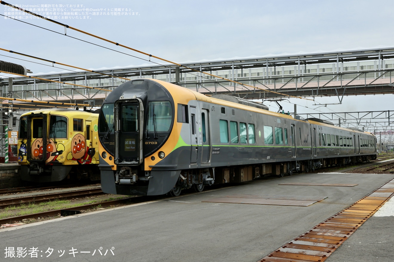 【JR四】8600系E3編成が多度津工場を出場の拡大写真