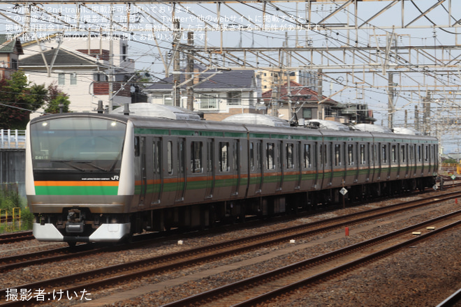 【JR東】E233系E-61編成が東京総合車両センターを出場を国府津駅で撮影した写真