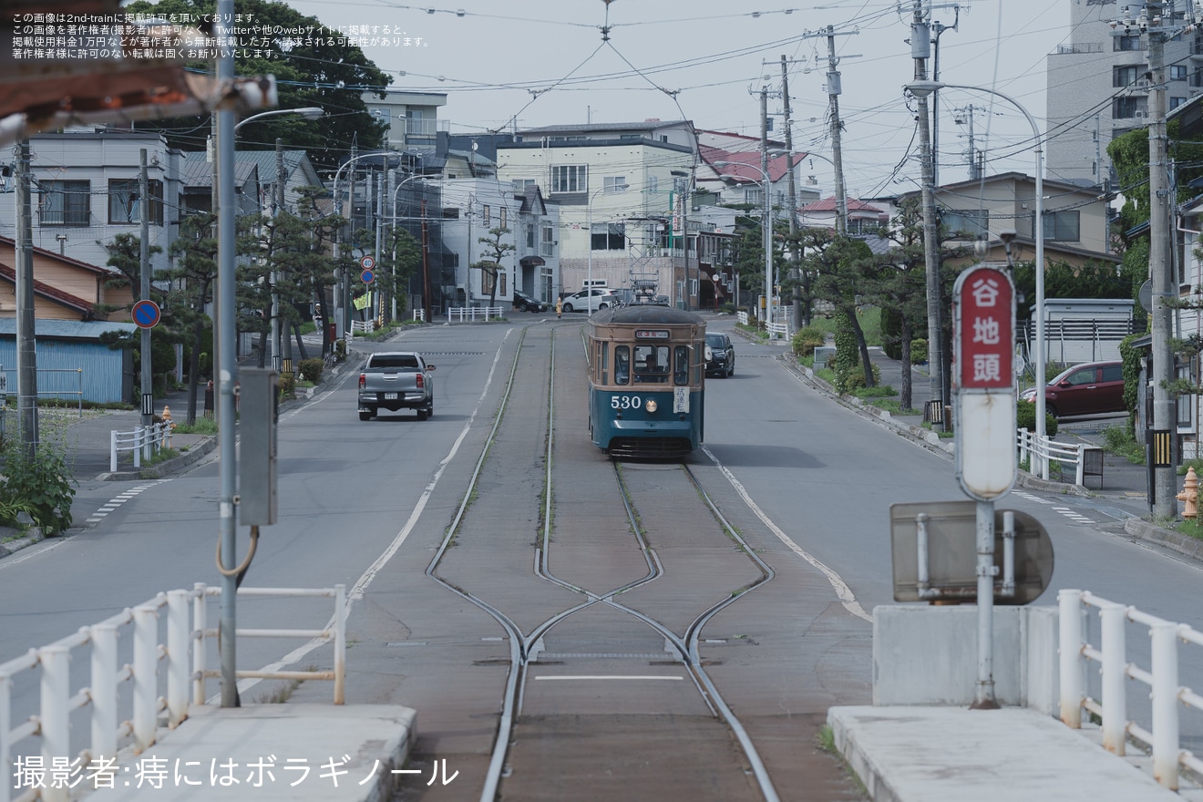 【函館市】500形530号車が検査出場試運転の拡大写真