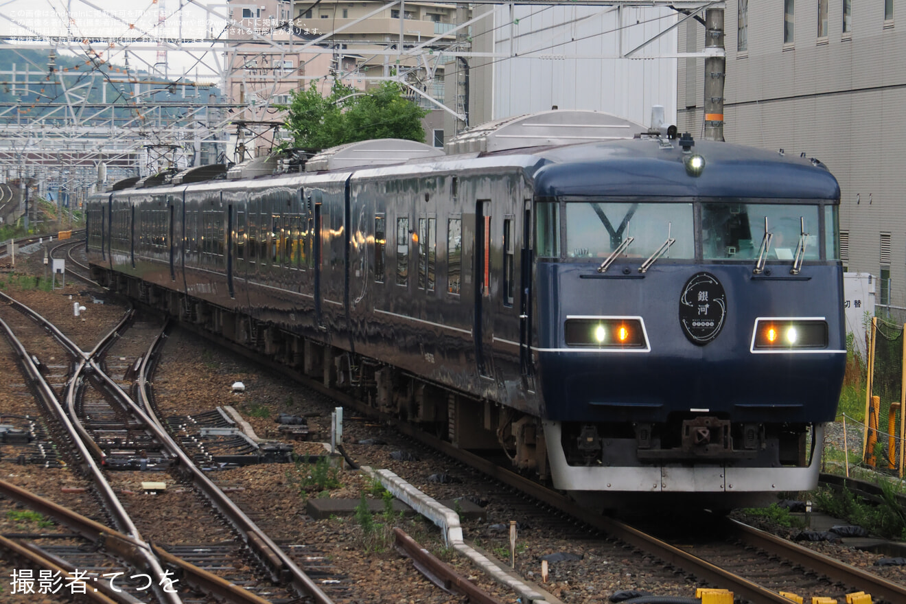 【JR西】「WEST EXPRESS 銀河」使用の城崎温泉方面に向かう団体臨時列車が運転の拡大写真