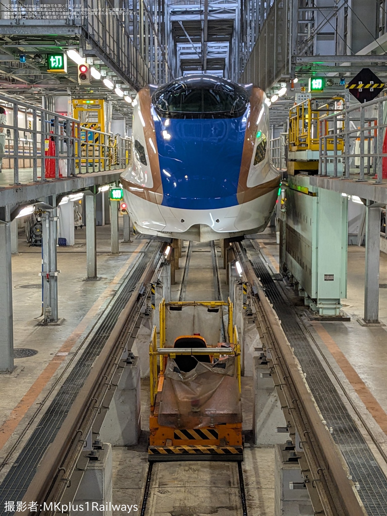 【JR西】「北陸新幹線 ヒミツ発見!貸切回送列車で潜入 白山総合車両所見学」開催の拡大写真