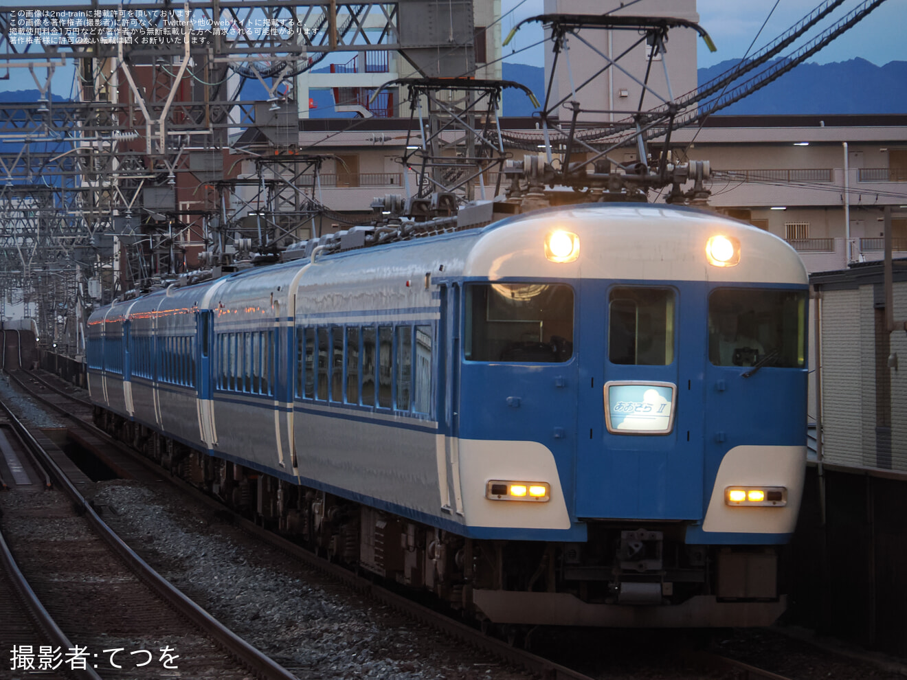 【近鉄】あおぞらII6両編成による団体列車の拡大写真