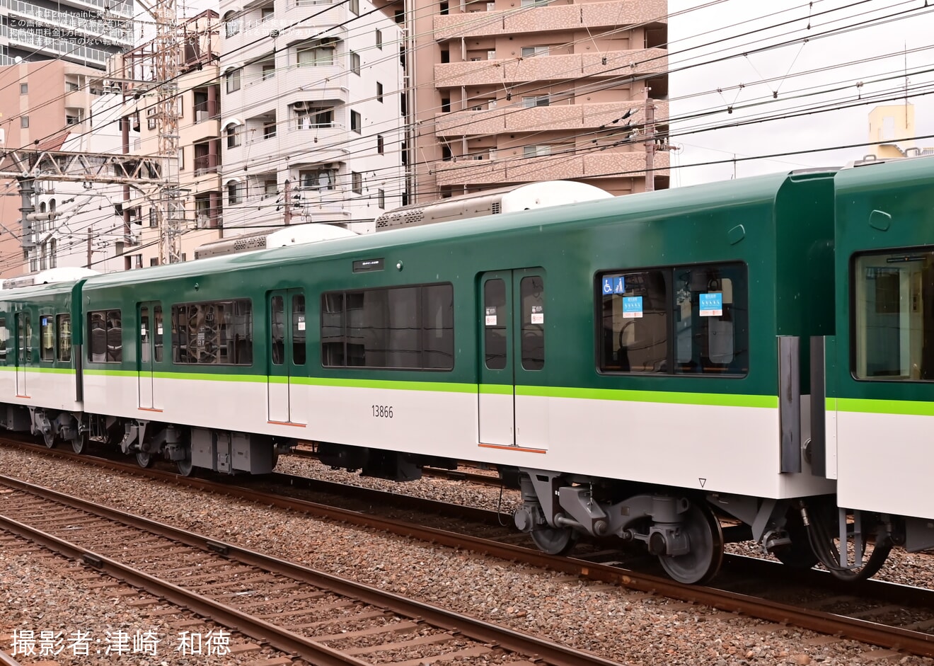 【京阪】13000系13016Fが新造車6両と元3000系車両を組み込み試運転の拡大写真