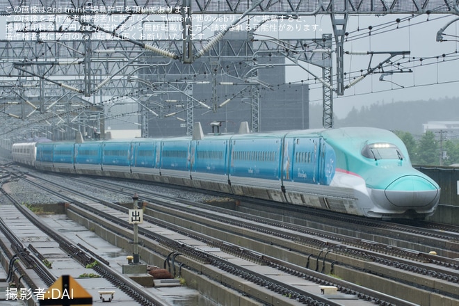 【JR東】E5系U15編成「Magical Jubilee Shinkansen」と荷物専用新幹線E3系L69編成がやまびこ56（2枚目）