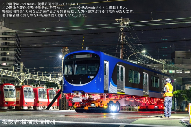 【ことでん】新型2000形2001編成が総合車両製作所を出場し陸送（3枚目）