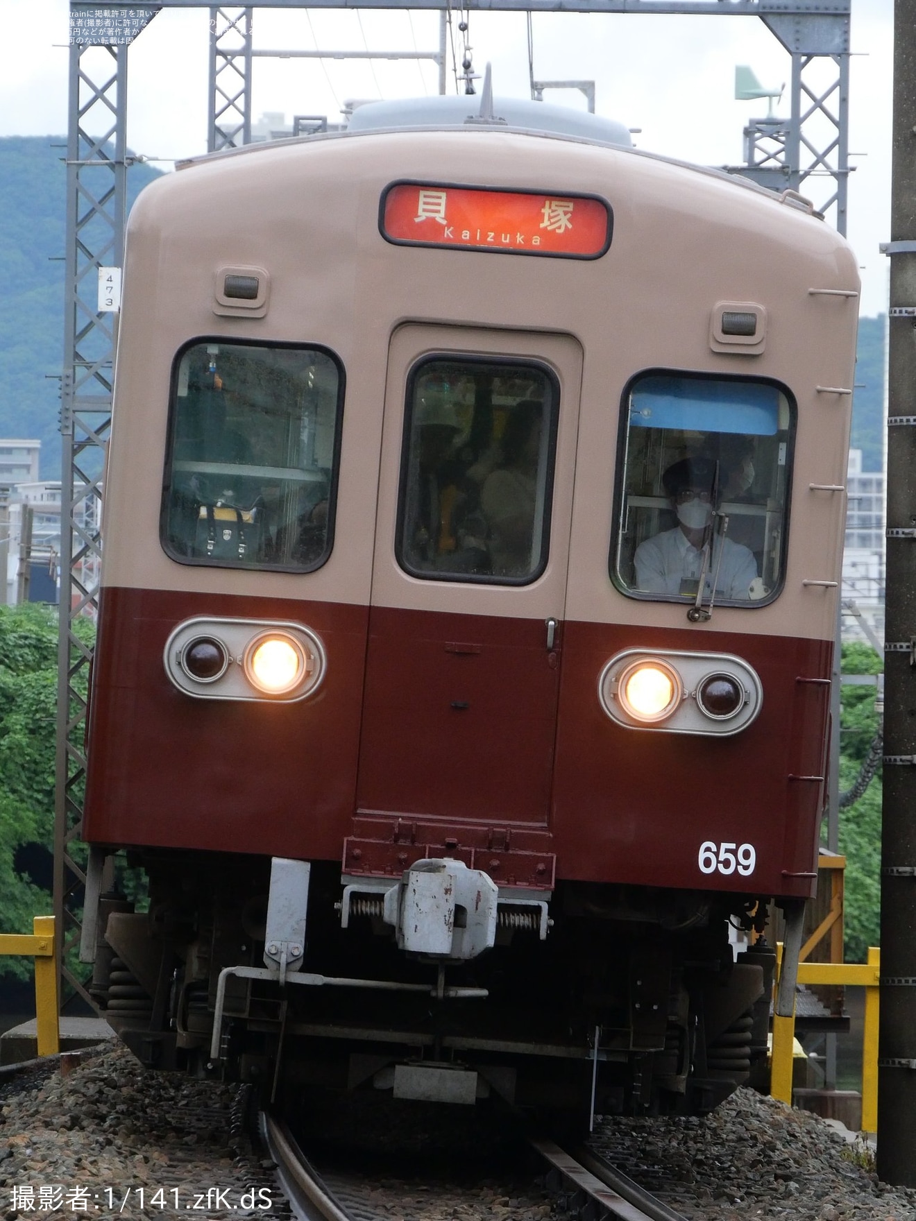 【西鉄】貝塚線600形ツートンカラー復刻塗装で運行開始の拡大写真