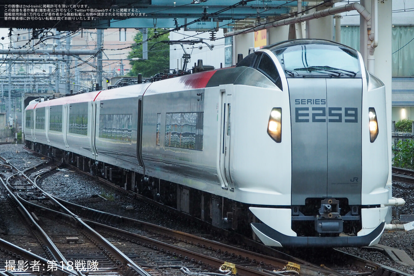 【JR東】E259系クラNe012編成 大宮総合車両センター出場回送の拡大写真