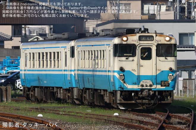 【JR四】キハ40系キハ40-2110+キハ40-2108 最後の自走で多度津工場へ入場を多度津駅で撮影した写真