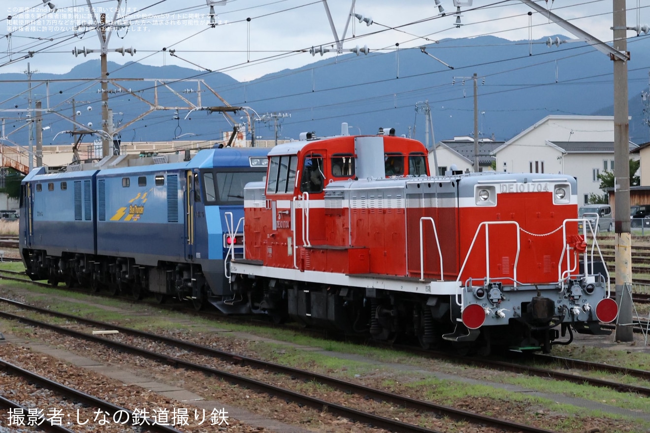 【JR東】DE10-1704が海外譲渡に伴い長野総合車両センターから甲種輸送の拡大写真