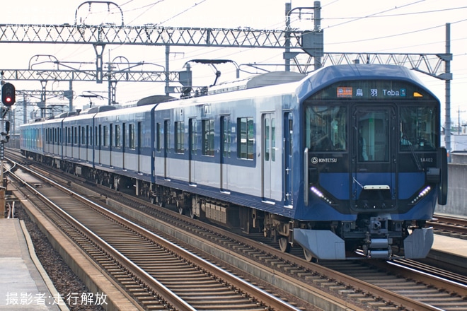 【近鉄】1A系1A02と1259系VC68「とばしまメモリー うみの章」が併結運転を不明で撮影した写真