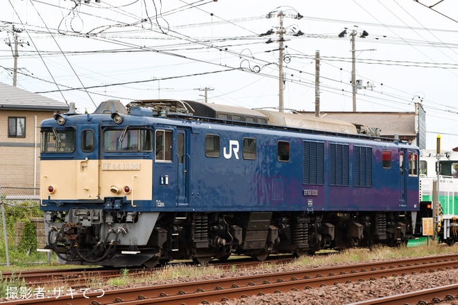 【JR東】EF64-1030と新車のNo.2スイッチャーが構内入換を不明で撮影した写真