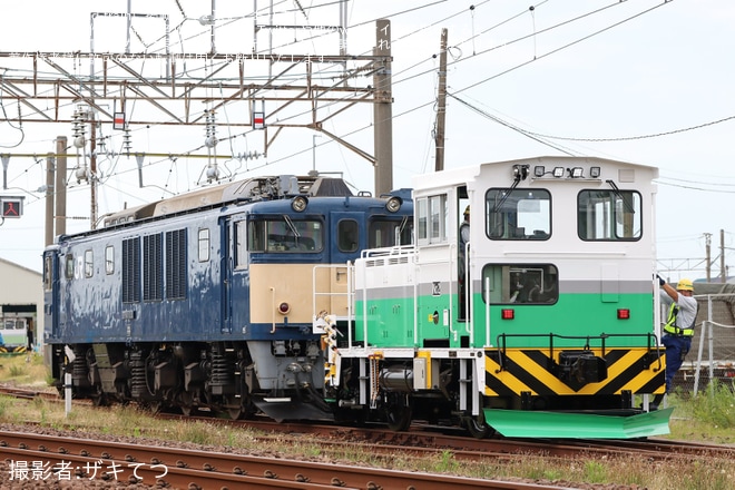 【JR東】EF64-1030と新車のNo.2スイッチャーが構内入換を不明で撮影した写真