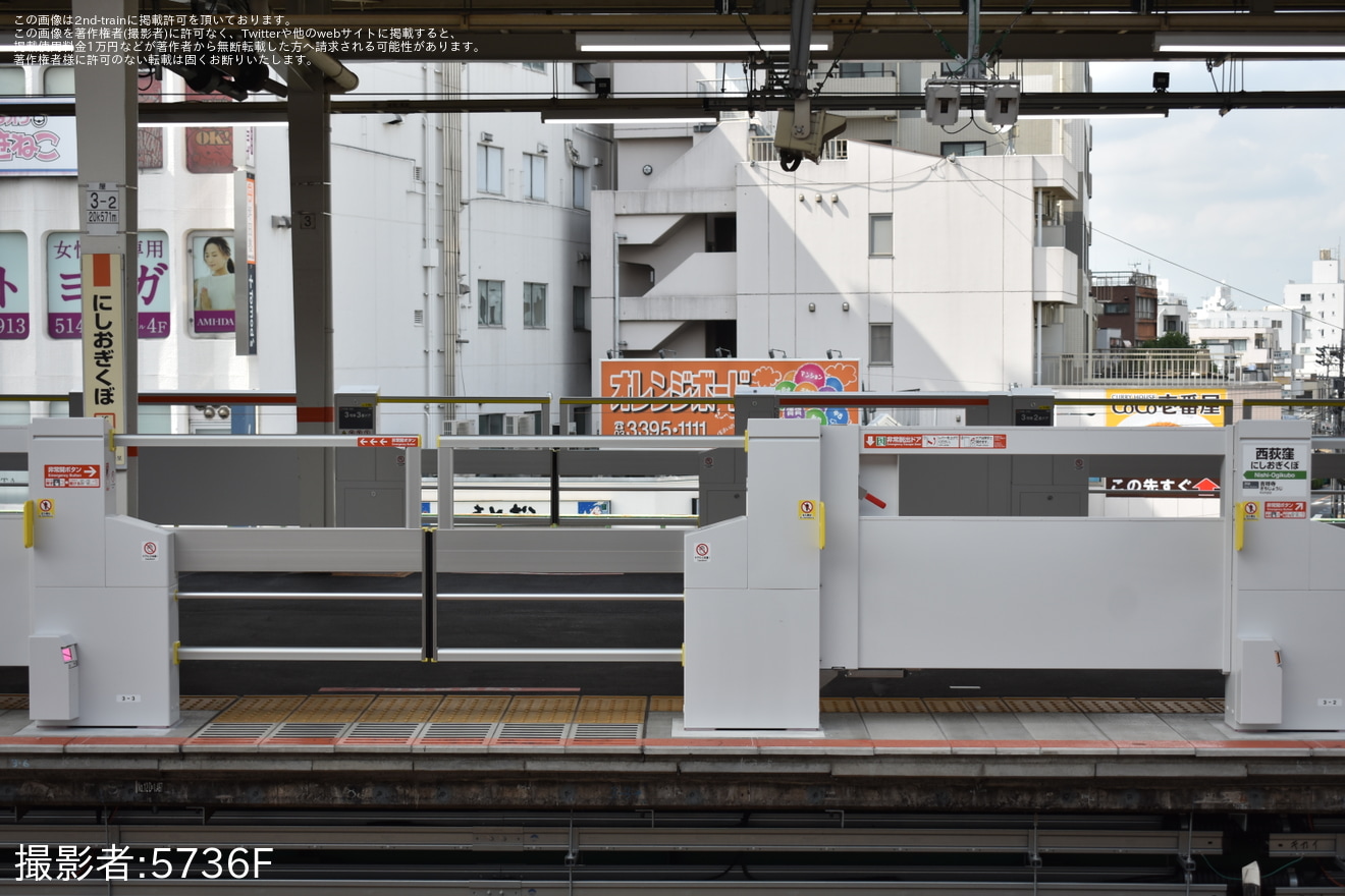 【JR東】中央快速線 西荻窪駅のホームドアが稼働開始の拡大写真