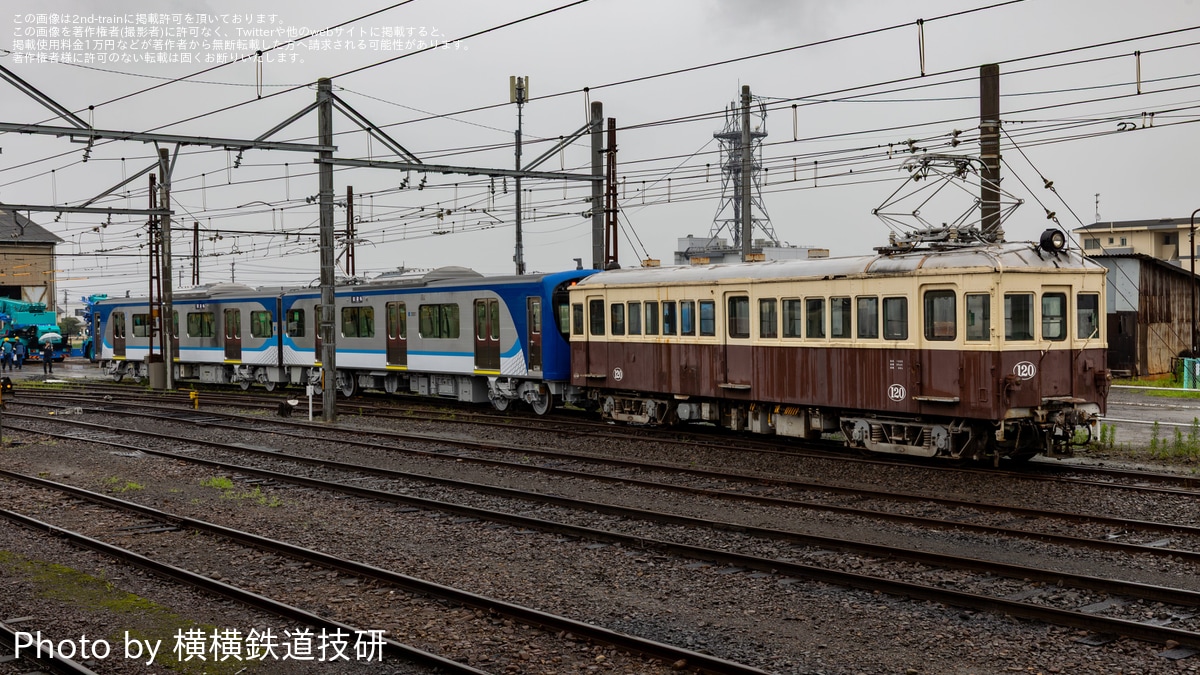 ことでん】2000形2001編成がレトロ電車120号と連結し通電確認 |2nd