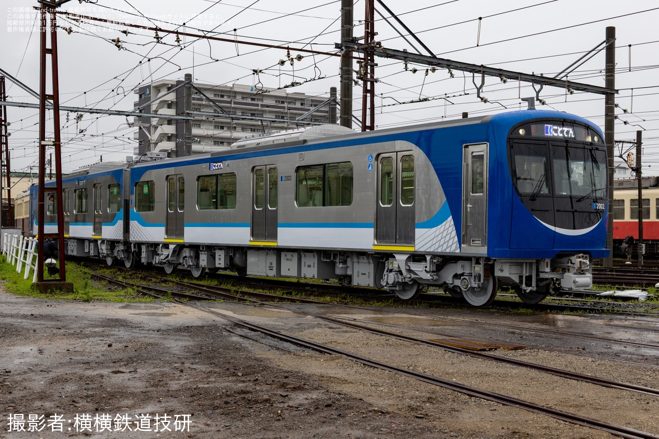 【ことでん】2000形2001編成がレトロ電車120号と連結し通電確認の拡大写真