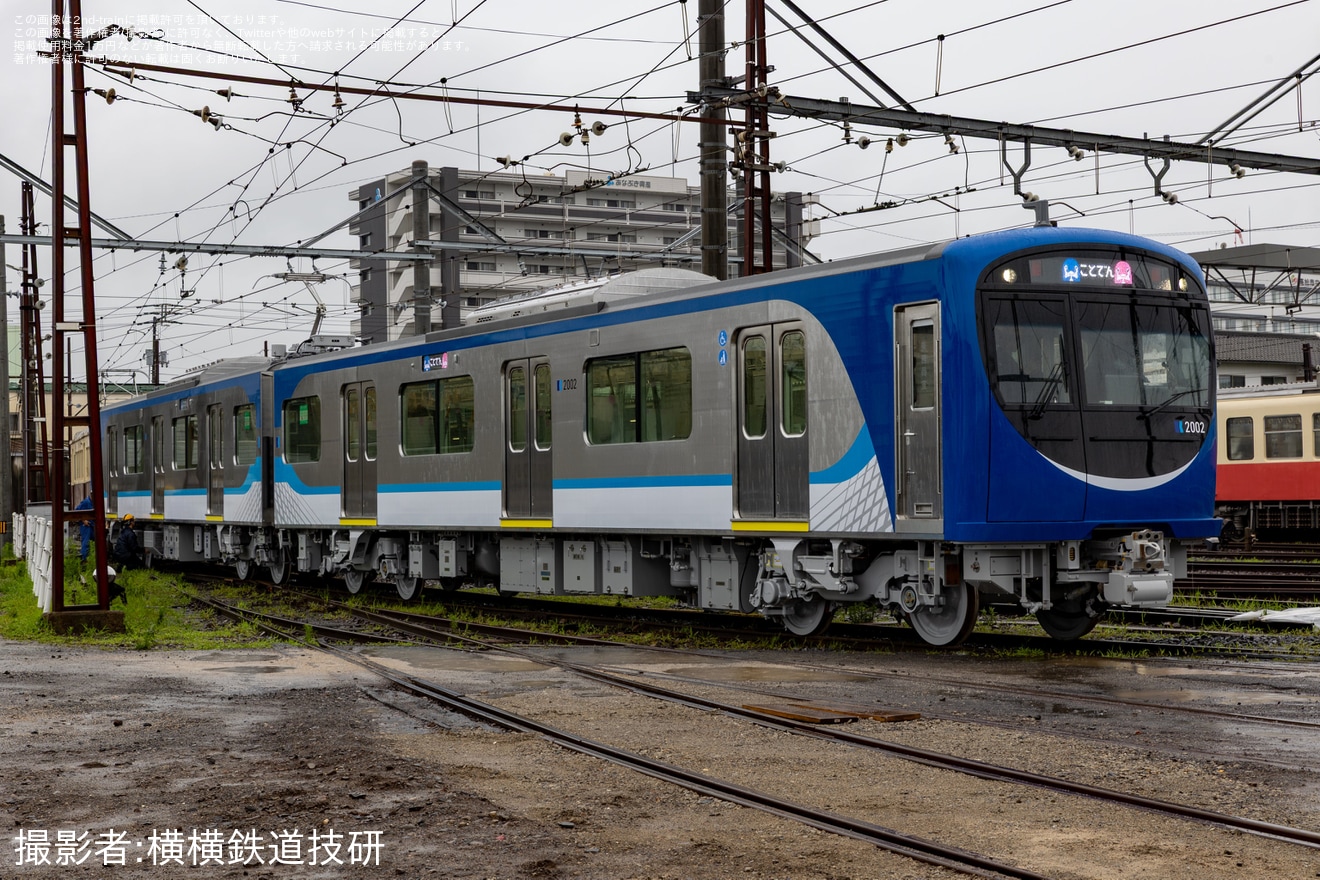 【ことでん】2000形2001編成がレトロ電車120号と連結し通電確認の拡大写真
