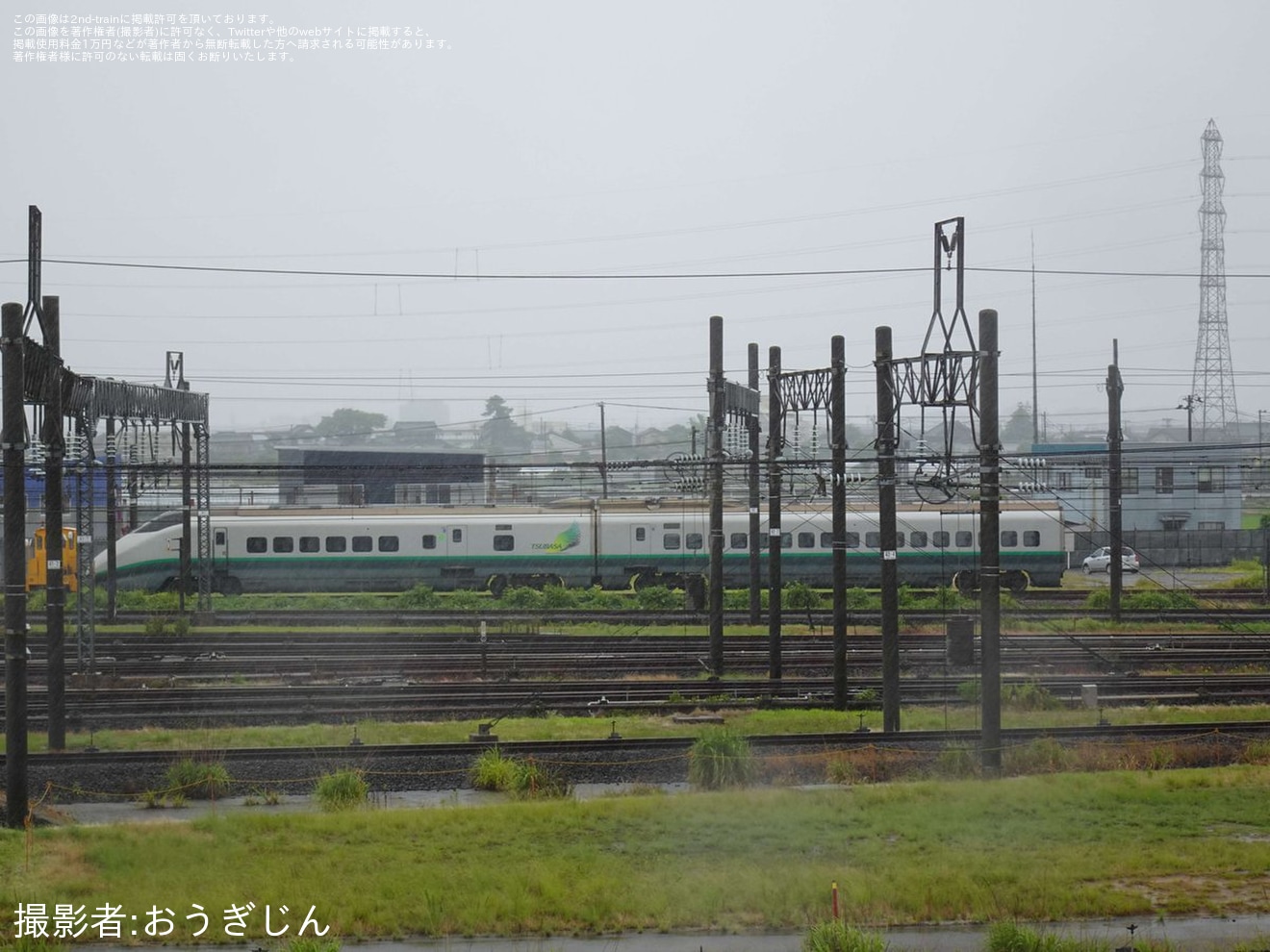 【JR東】E3系L65編成「銀つば」が分割され新潟新幹線車両ベースの解体線への拡大写真