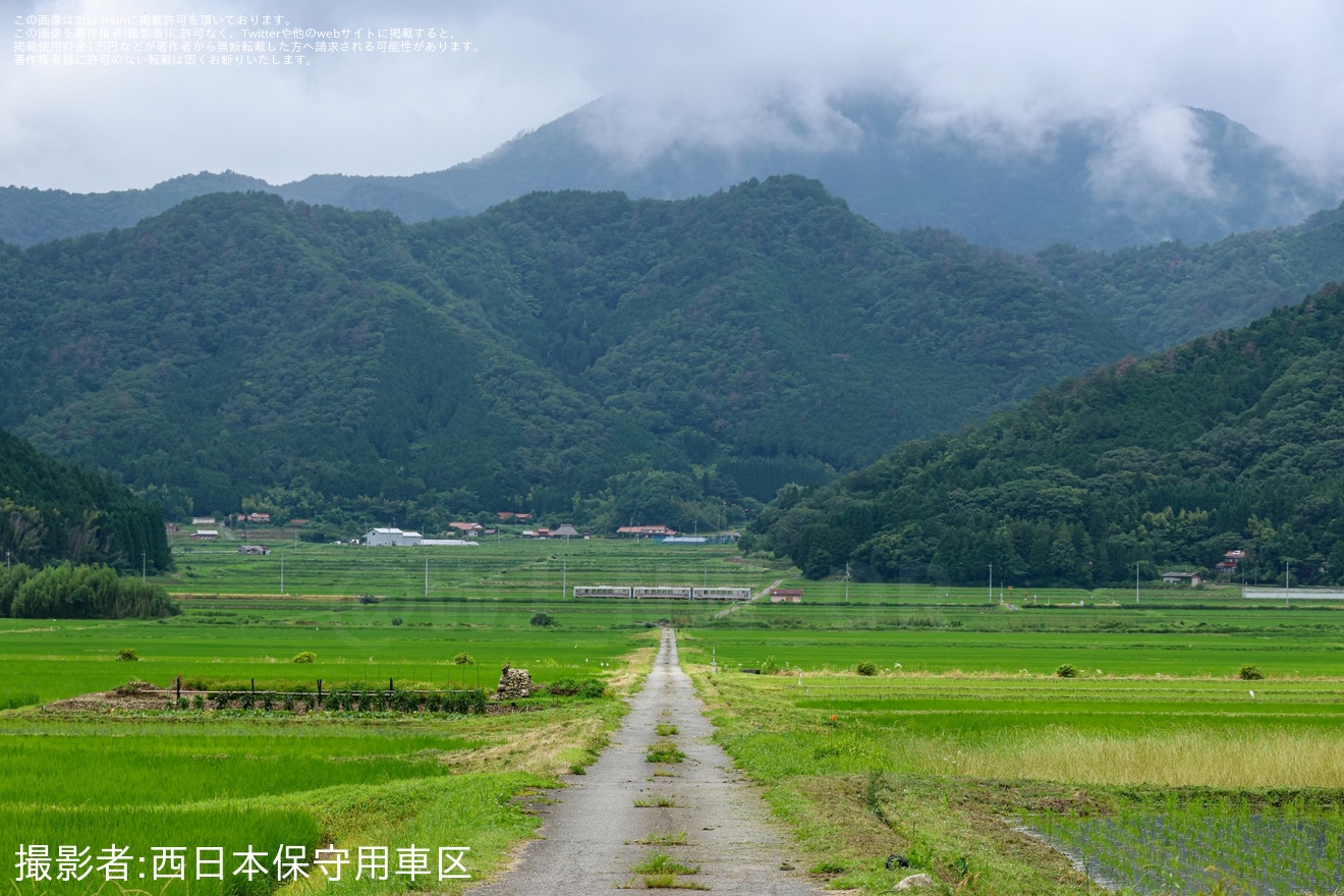 【JR西】キハ120形3両が新山口から西出雲へ疎開回送の拡大写真