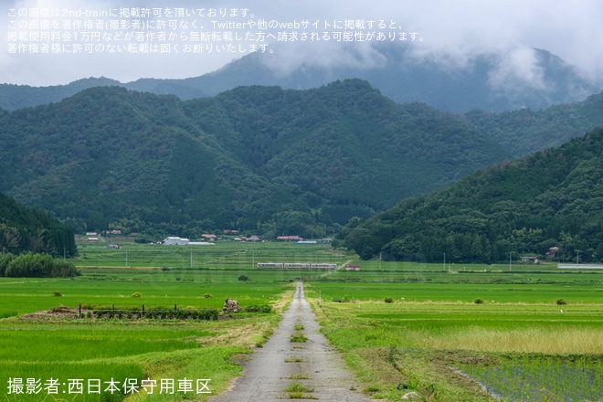 【JR西】キハ120形3両が新山口から西出雲へ疎開回送を不明で撮影した写真