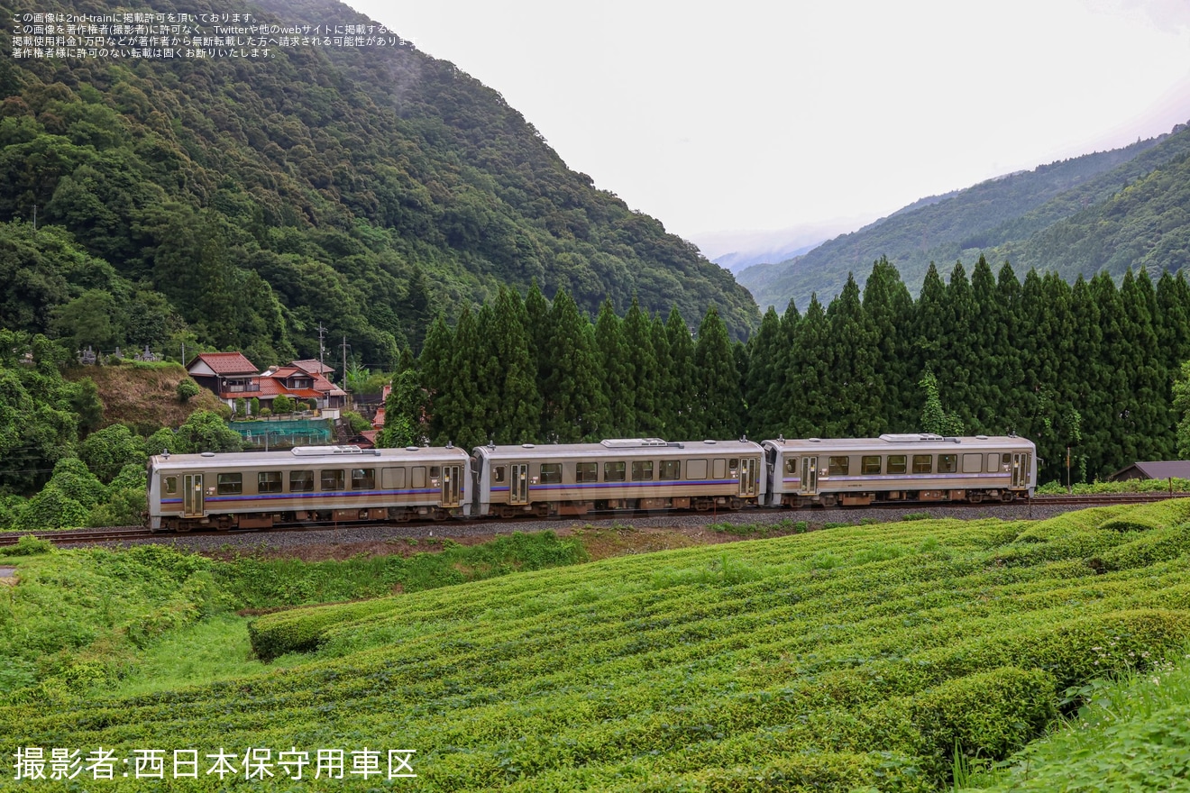 【JR西】キハ120形3両が新山口から西出雲へ疎開回送の拡大写真
