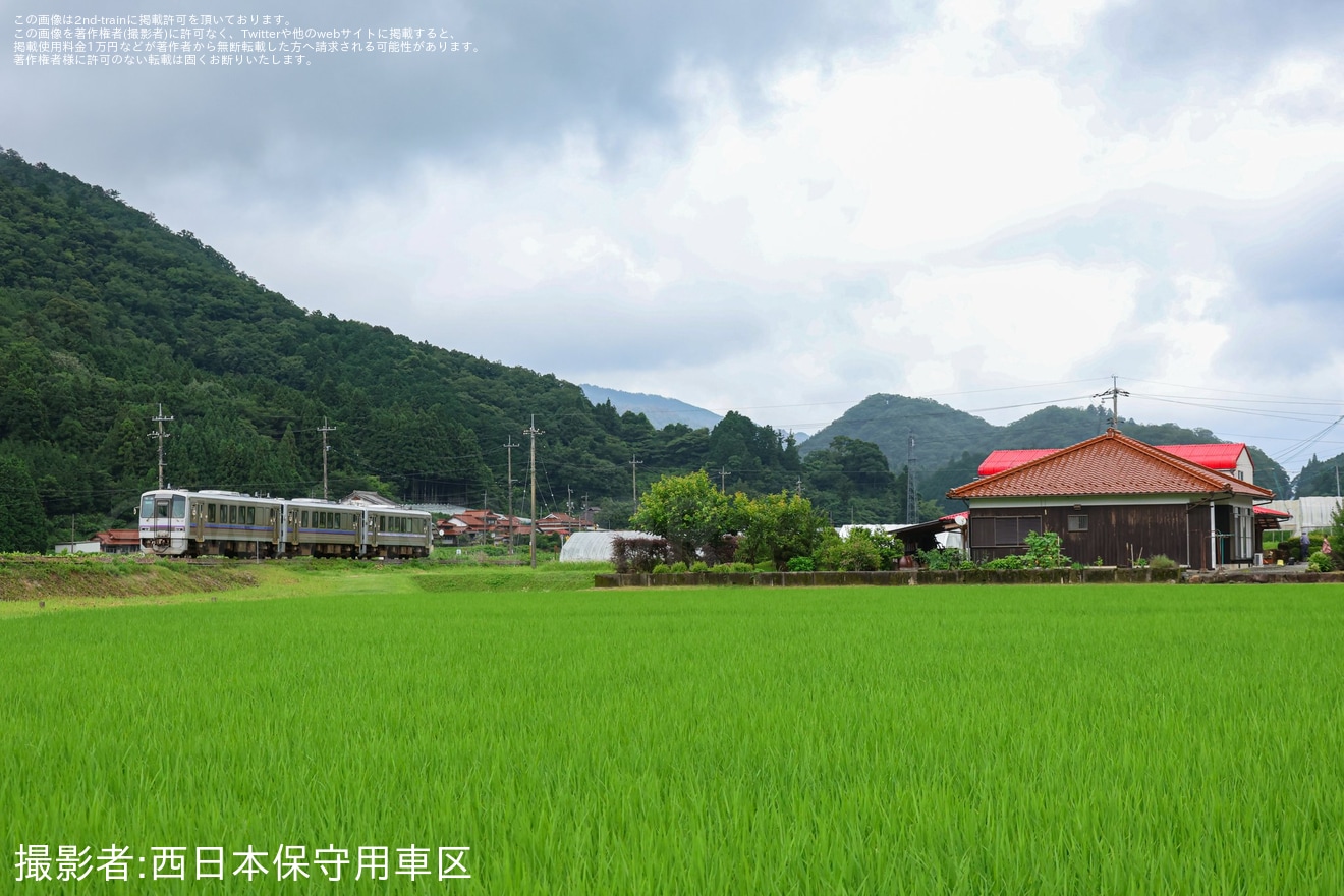 【JR西】キハ120形3両が新山口から西出雲へ疎開回送の拡大写真