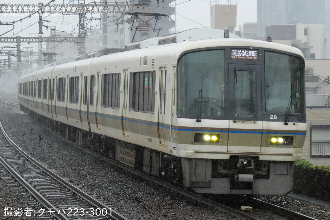 【JR西】221系NC605編成が網干総合車両所宮原支所へ回送の拡大写真