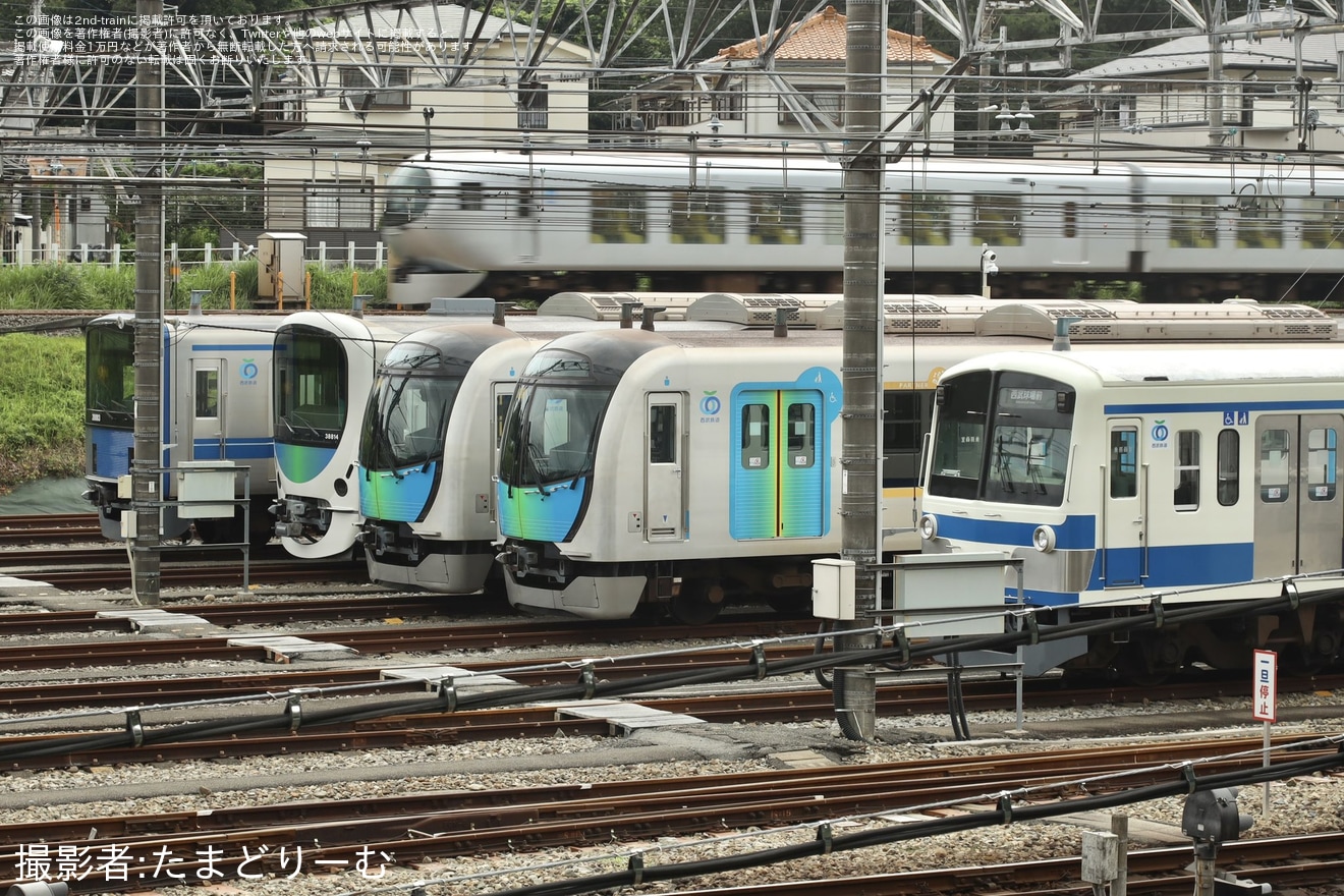 【西武】新101系263Fに「使用休止中」札が掲出されるの拡大写真