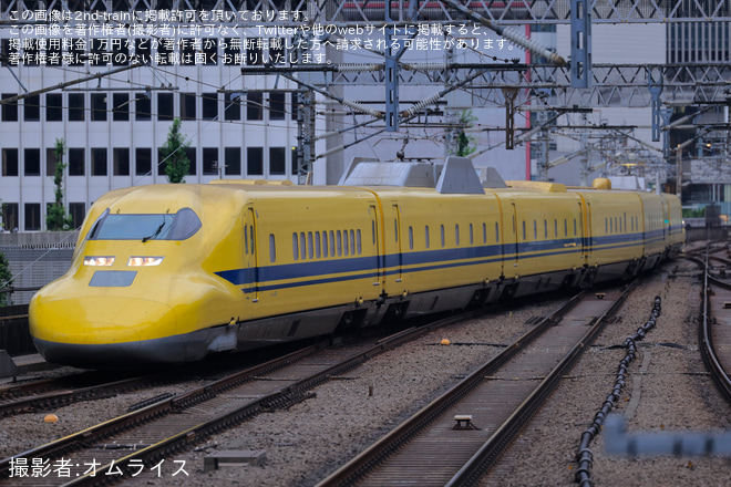 【JR西】923形T5編成(ドクターイエロー・引退記念ロゴマーク掲出)が上りのぞみ検測を実施を東京駅で撮影した写真