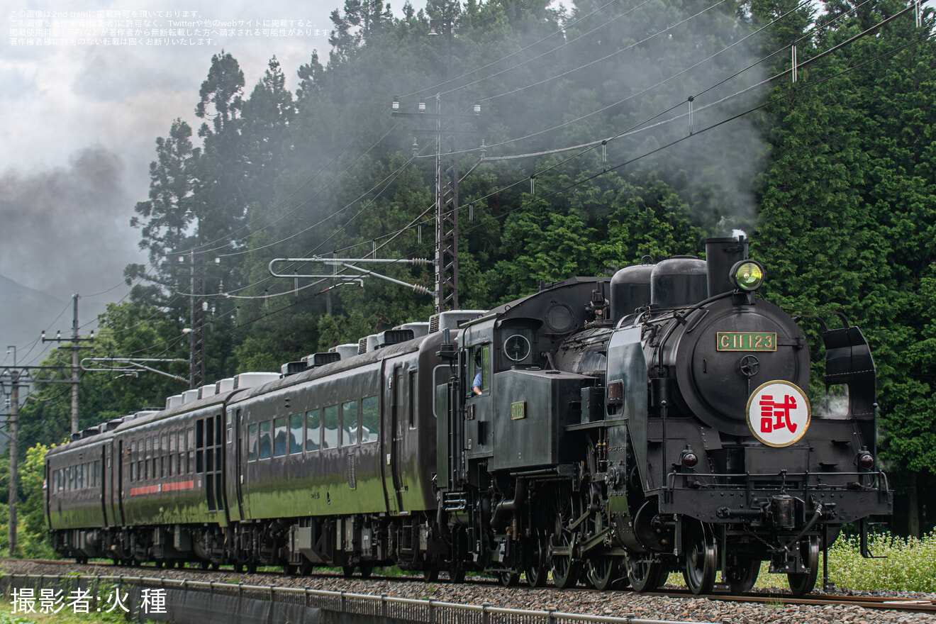 【東武】C11-123が茶編成を連結し本線試運転を実施の拡大写真