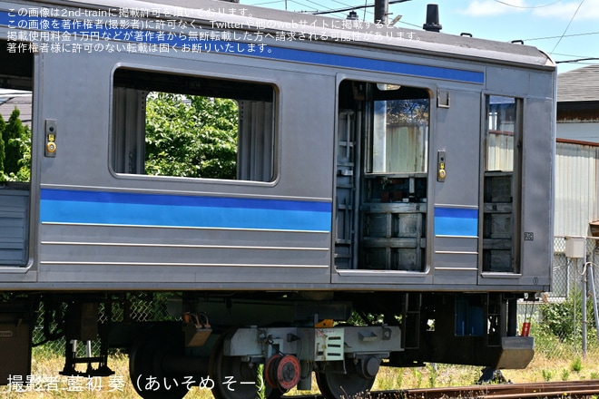【JR東】205系M13編成クハ204-3113が内装・床下機器撤去済みの状態で移動を不明で撮影した写真