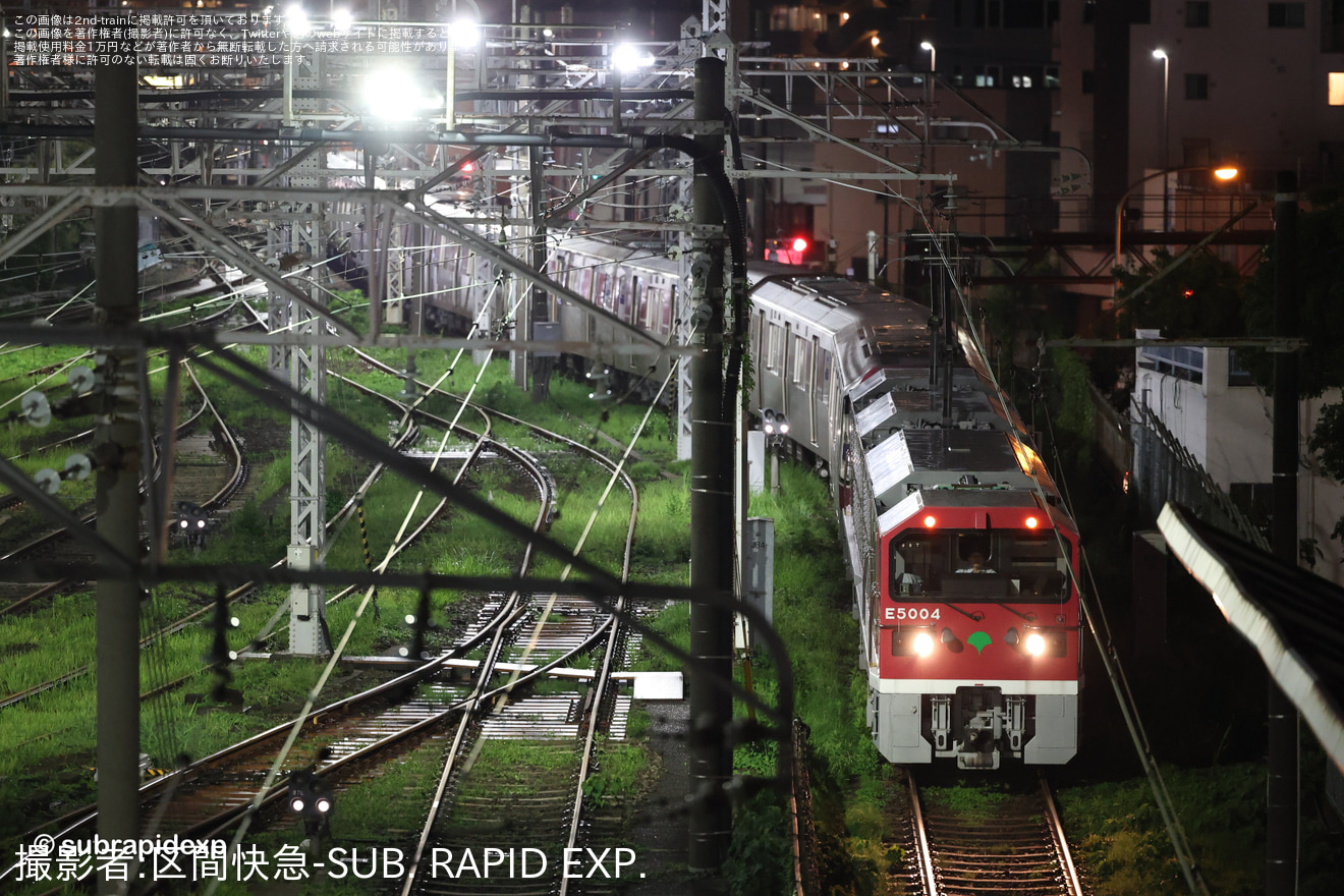 【都営】12-600形12-651Fが馬込車両検修場を出場しE5000形牽引で回送の拡大写真
