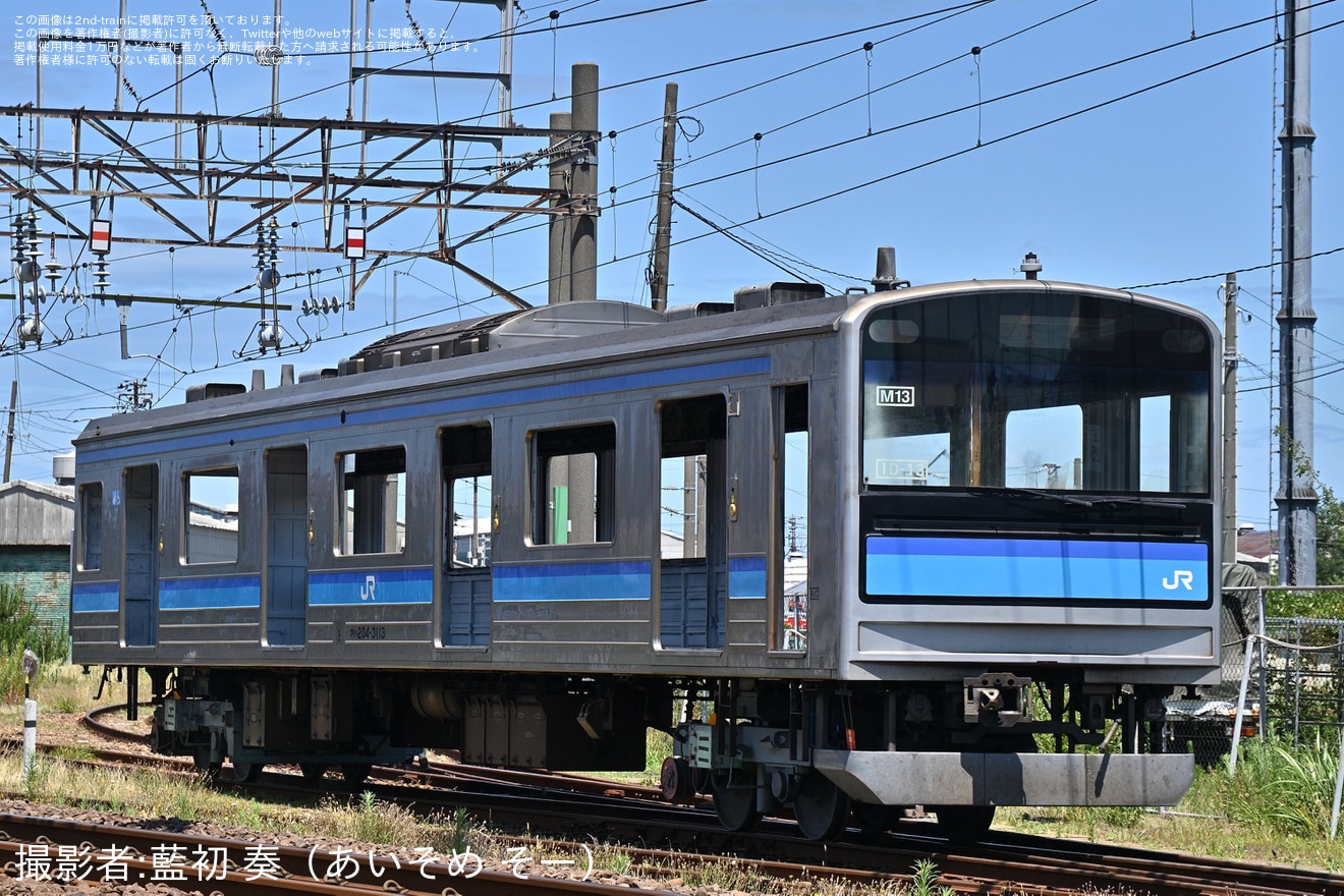 【JR東】205系M13編成クハ204-3113が内装・床下機器撤去済みの状態で移動の拡大写真