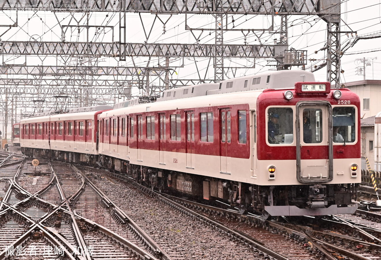 【近鉄】2410系W28+1430系VW32が検査明け試運転を実施の拡大写真