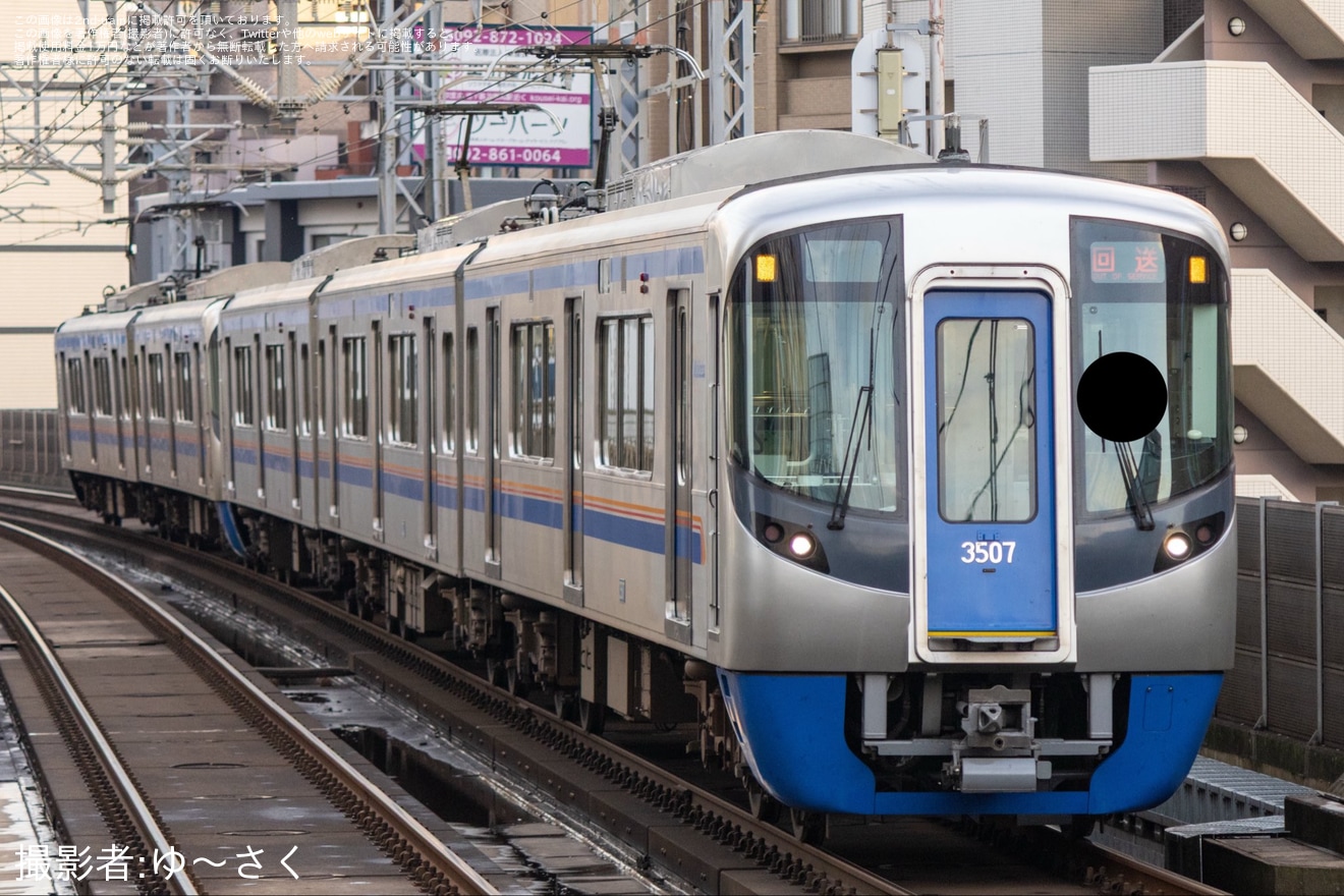 【西鉄】3000形3120F+3007FがNライナーに充当 分割編成・フルカラーLED車では初の拡大写真