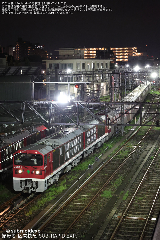 【都営】12-600形12-651Fが馬込車両検修場を出場しE5000形牽引で回送を不明で撮影した写真