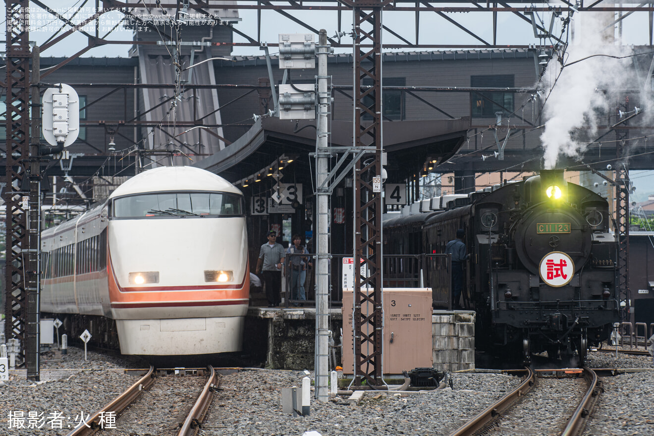 【東武】C11-123が茶編成を連結し本線試運転を実施の拡大写真