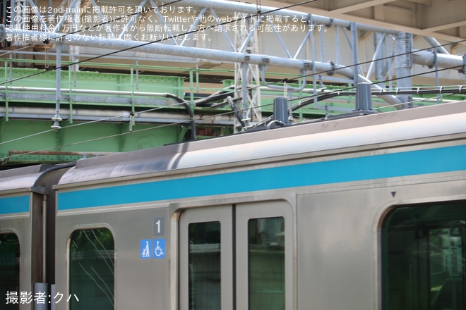 【JR東】E233系サイ129編成東京総合車両ベース出場回送を東京総合車両ベース(敷地外から撮影)で撮影した写真