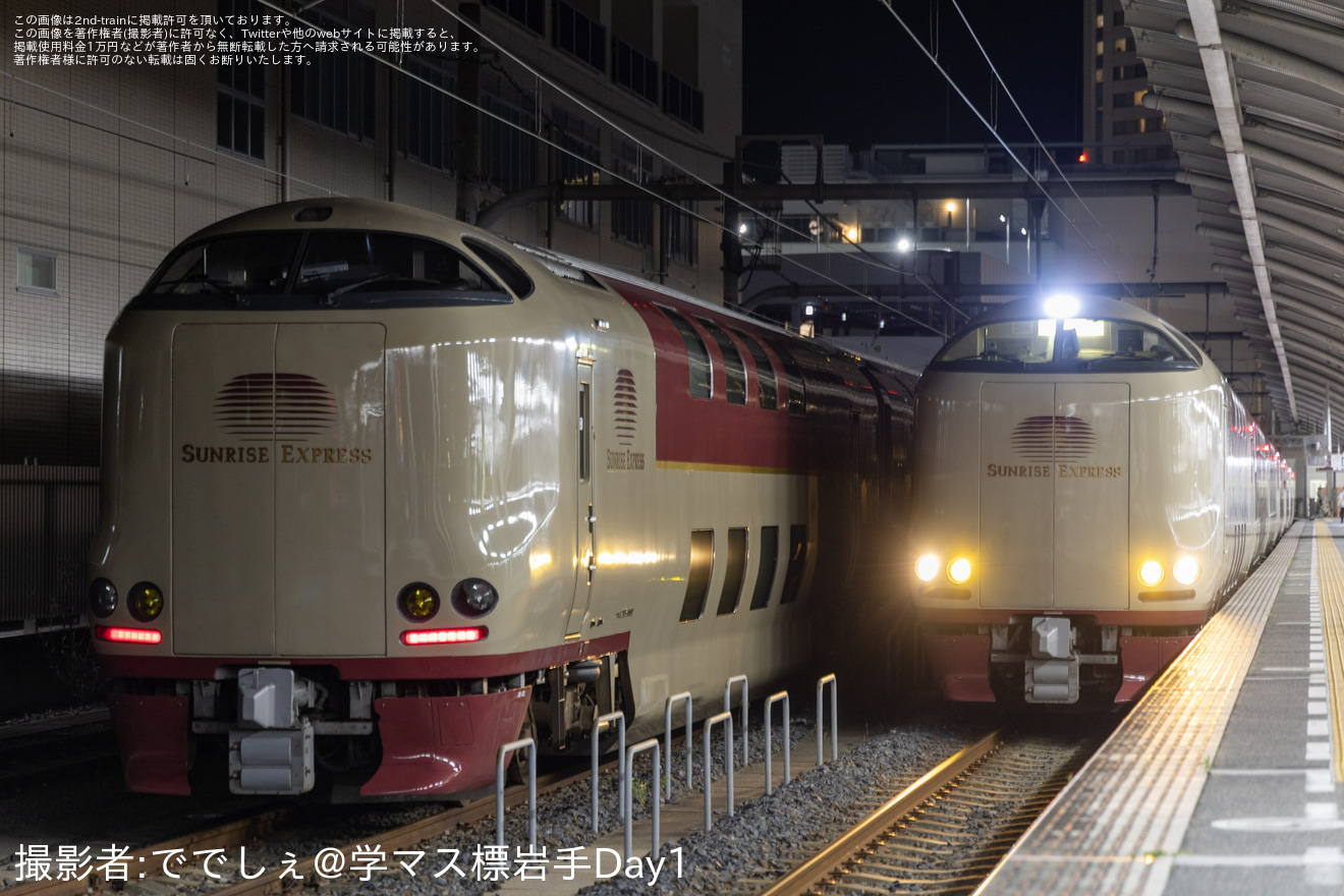【JR四】高松駅で285系が並ぶの拡大写真