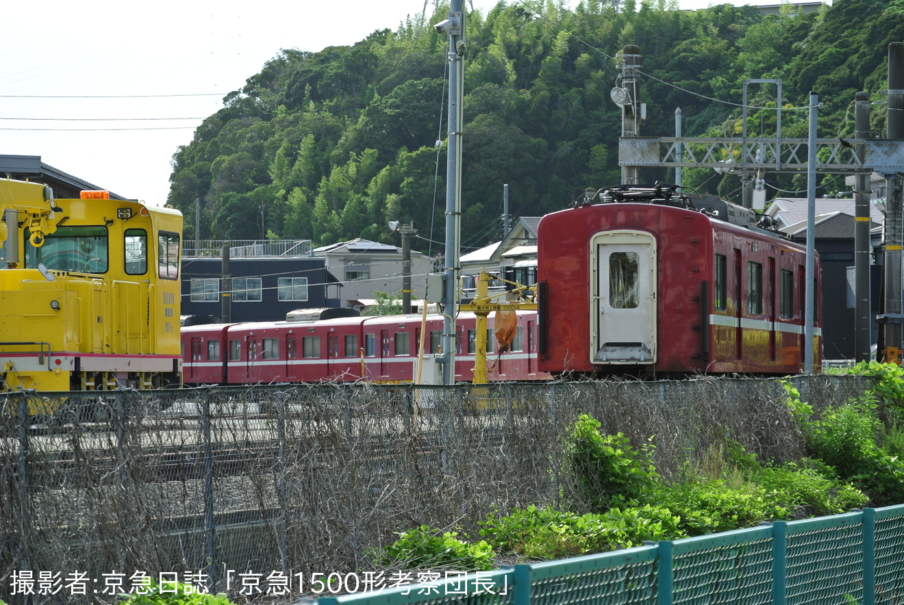 【京急】1500形1725編成無架線地帯に移動の拡大写真