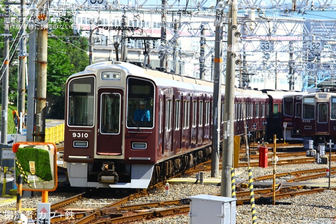 【阪急】9300系9310Fが正雀車庫で入換作業を不明で撮影した写真