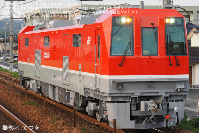 【JR西】DEC743形DEC743-2が広島方面へ回送を東尾道駅で撮影した写真