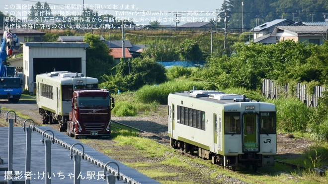 【山形】キハ110-210が今泉駅へ陸送完了を不明で撮影した写真