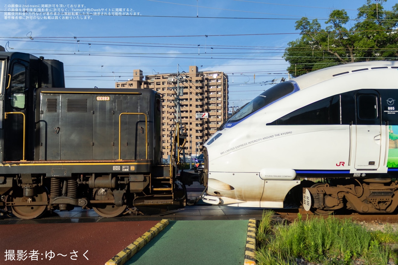 【JR九】885系SM3編成「スーパーマリオトレイン」がDE10-1209牽引で救援回送の拡大写真