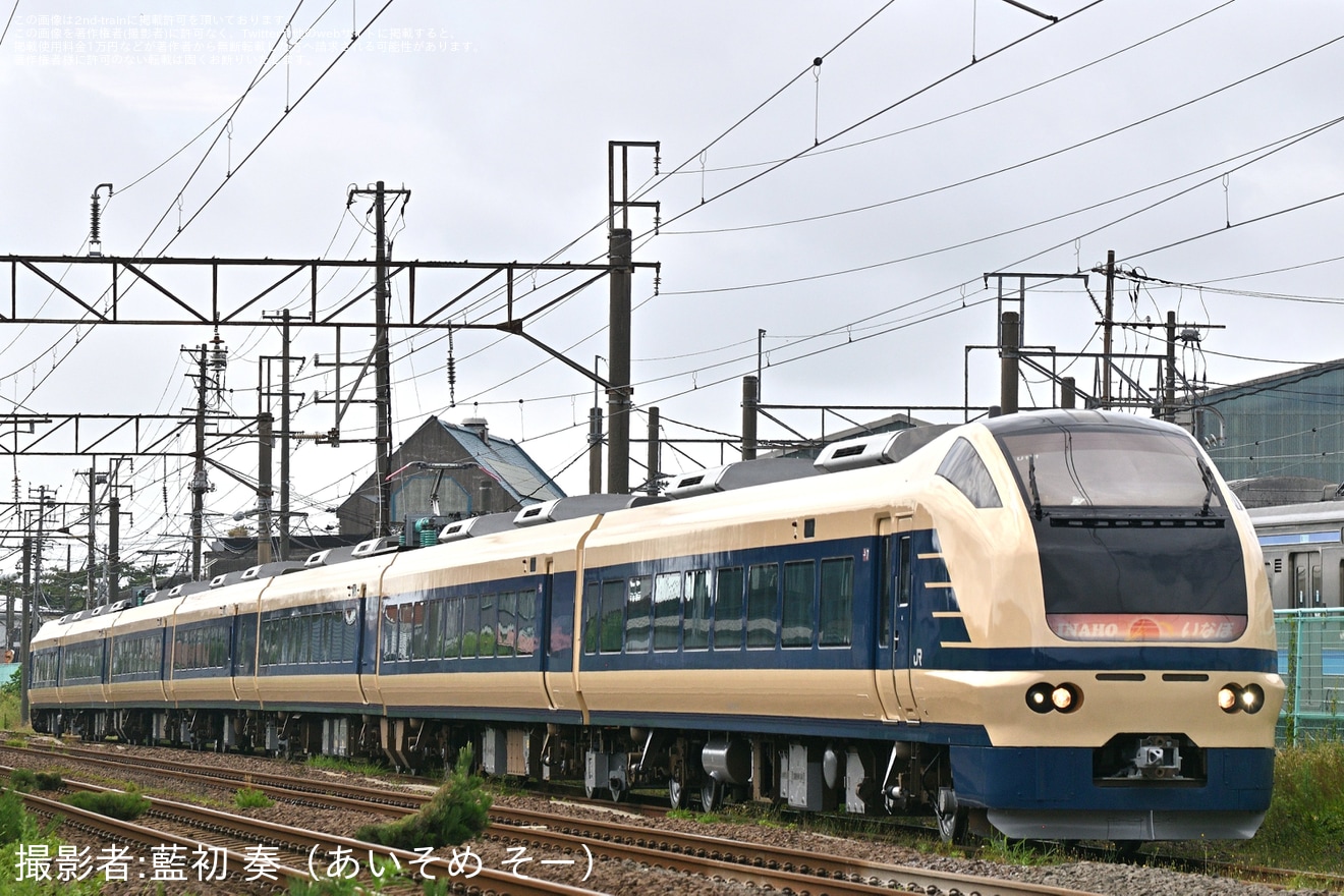 【JR東】583系カラーとなったE653系U-101編成が秋田総合車両ベース構内試運転の拡大写真